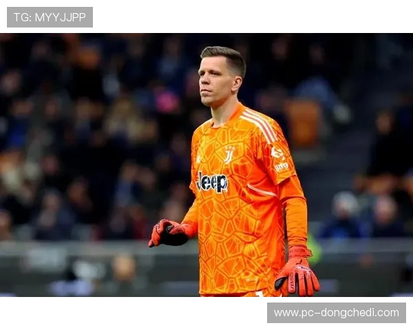 尤文图斯门将什琴斯尼三连扑救主,赛后获对手拥抱致意 尤文图斯门将什琴斯尼三连扑救主,赛后获对手拥抱致意