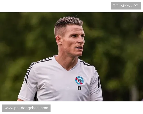 弗里茨·克尔保持斯特拉斯堡主帅场均积分历史最高纪录。 弗里茨·克尔保持斯特拉斯堡主帅场均积分历史最高纪录。