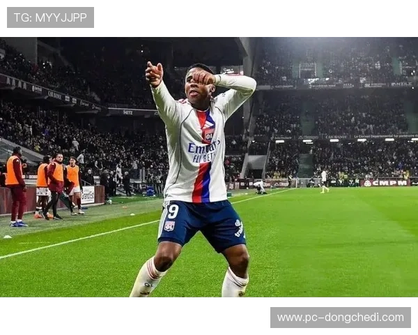 恩德里克状态火热，里昂半场三球领先梅斯