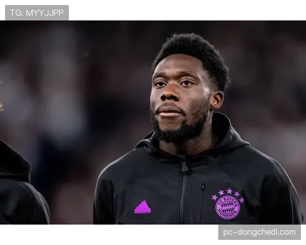 官方：拜仁慕尼黑后卫阿方索-戴维斯内收肌轻微拉伤，将缺席两周